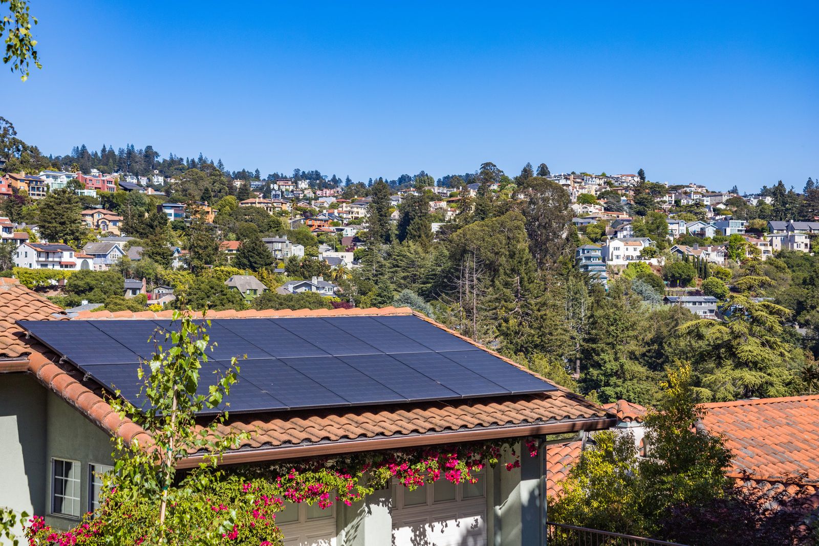 batterie domestique panneaux solaires